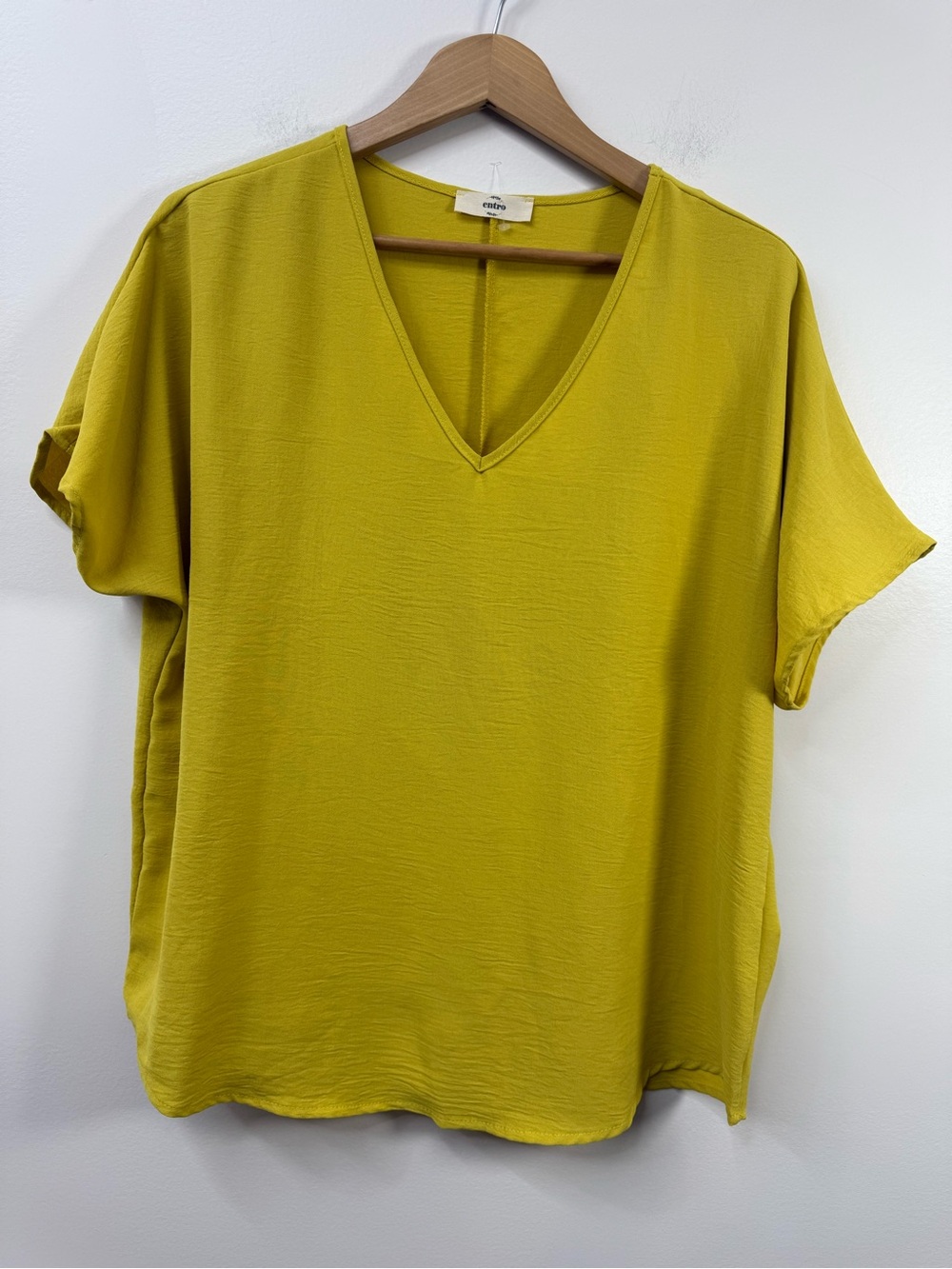 entro V-Neck Short Sleeve Top in Chartreuse size M - Picture 2 of 6